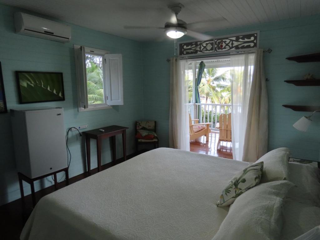 Sand Dollar Beach Bed & Breakfast Bocas Town Exterior photo